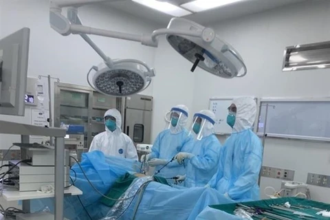 23 patients atteints du COVID-19 testés négatifs pour la 2e fois au Vietnam