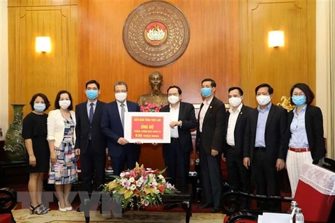 Des Vietnamiens en Thaïlande et en République de Corée soutiennent la lutte contre le COVID-19