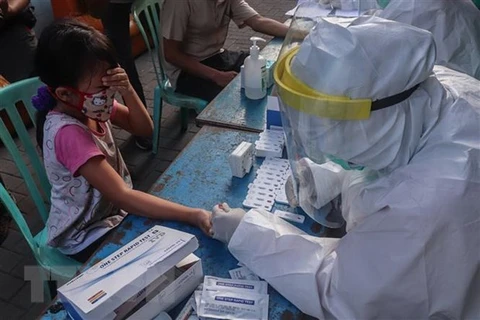 L'Indonésie et les Philippines enregistrent des centaines de nouveaux cas de COVID-19