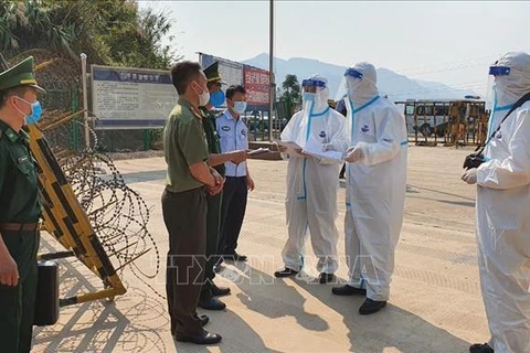 Le Vietnam envisage d'expulser les travailleurs étrangers sans permis