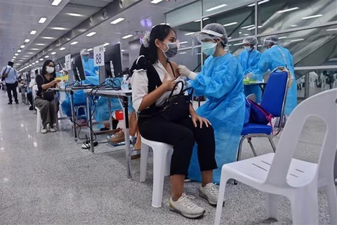 COVID-19: la Thaïlande assure que les expatriés auront accès à la vaccination