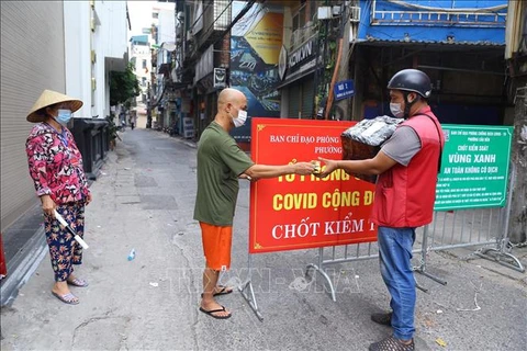 Hanoï : les livreurs à domicile sont autorisés à travailler de 9h à 20h