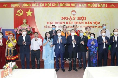 Hanoï : le président de l'AN à la Journée du grand bloc d'union nationale du quartier de Quan Thanh