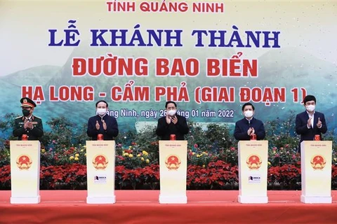 Le PM Pham Minh Chinh assiste à l'inauguration d'ouvrages de transport à Quang Ninh