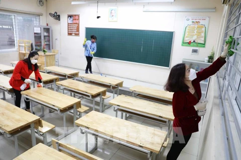 Hanoï: les écoles peuvent organiser les cours en présentiel pour les élèves de plusieurs classes