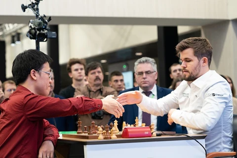 Échecs : Le Quang Liem bat le meilleur joueur d'échecs au monde Magnus Carlsen