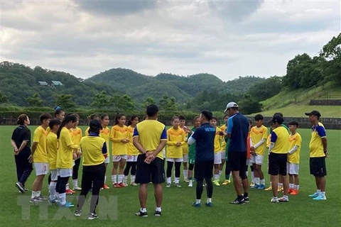 Football féminin: l’équipe vietnamienne U18 termine un entraînement au Japon