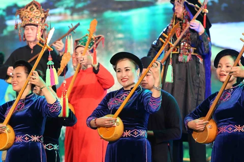 Le chant then, un art folklorique unique des minorités Tày, Thai et Nung 