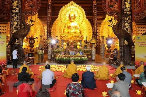 Afflux de touristes à la cérémonie d'ouverture de la fête de la pagode Bai Dinh 2023