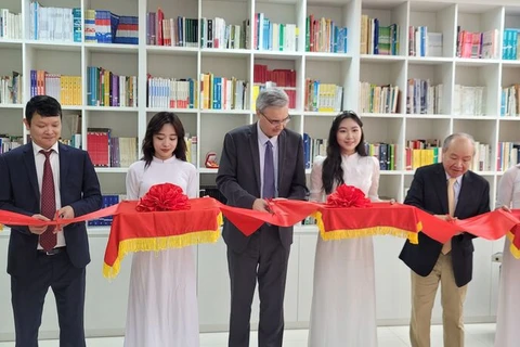 Inauguration d'une bibliothèque francophone à Hanoï