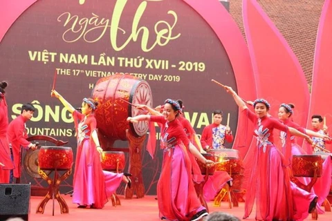 Diverses activités dans le cadre de la 17e Journée de la poésie du Vietnam