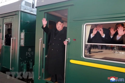 Le président de la RPDC prend le train pour venir à Hanoï