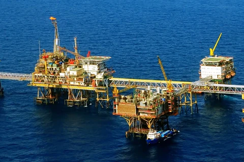 Vietsovpetro salue le premier flux de pétrole du gisement de Ca Tam