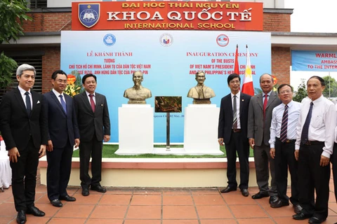Inauguration des bustes du Président Ho Chi Minh et du héros du peuple philippin José Rizal