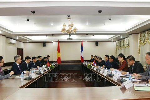 Une délégation du ministère vietnamien des Affaires étrangères au Laos