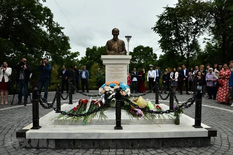 Un buste du président Ho Chi Minh inauguré à Vladivostok, en Russie