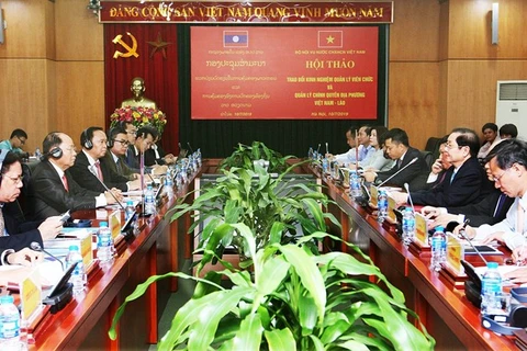 Vietnam et Laos partagent leurs expériences en matière de gestion des administrations locales