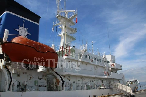 Le navire-école Kojima de la Garde côtière du Japon jette l'ancre à Da Nang