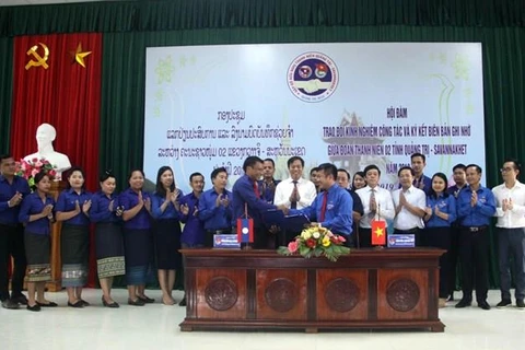 Vietnam-Laos : des jeunes de Quang Tri et de Savannakhet échangent leurs expériences