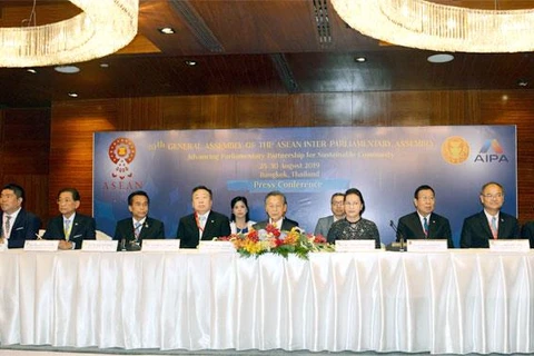 Le Vietnam et la Thaïlande co-président la conférence de presse sur l’AIPA 40