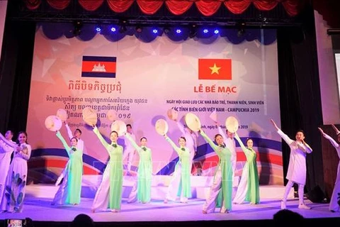  Clôture du festival d'échange de jeunes des provinces frontalières Vietnam - Cambodge
