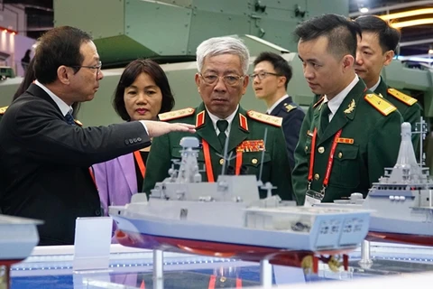 Une délégation du ministère de la Défense à Singapour