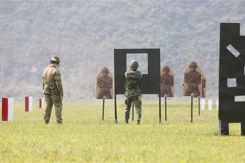 Vietnam-Australie : un cours de formation sur les techniques de tir au fusil militaire