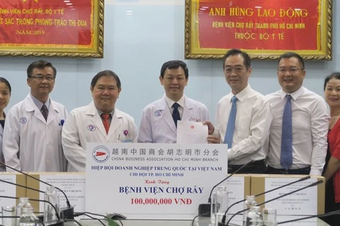 COVID-19 : le Consul général de Chine à Ho Chi Minh-Ville remercie l’hôpital Cho Ray