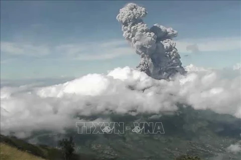 Indonésie : L’éruption du volcan Merapi, la plus haute alerte de vol émise