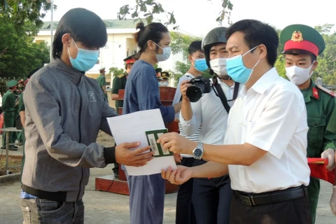 COVID-19 : Ninh Thuan remet l’attestation de remplir le délai de quarantaine à des citoyens