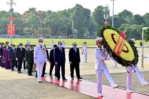 Hommage au Président Ho Chi Minh à l’occasion du 75e anniversaire de la Fête nationale