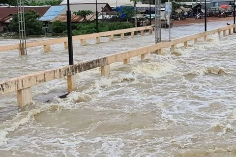 Des pluies torrentielles causent de fortes inondations au Cambodge