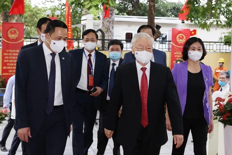 Des médias japonais couvrent des élections au Vietnam