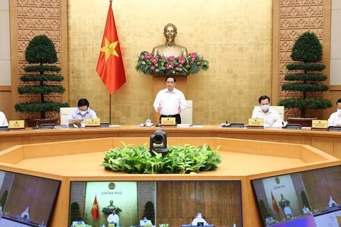 Le Premier ministre Pham Minh Chinh préside la réunion périodique du gouvernement en août