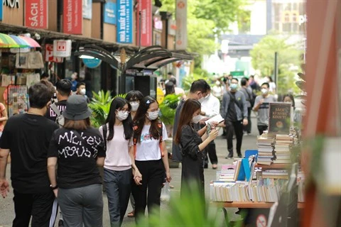 Hô Chi Minh-Ville : la rue des livres reprend ses activités