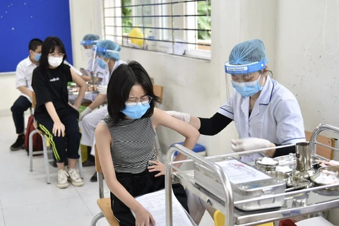 Hanoï : vaccination contre le COVID-19 pour les élèves des classes de 5e et 4e 