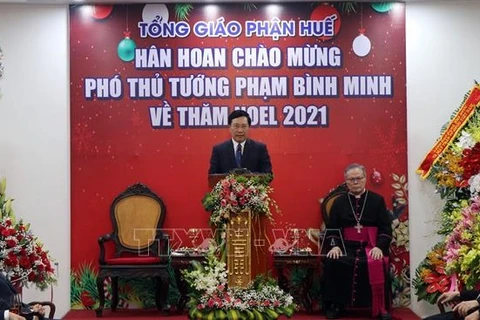 Le vice-PM Pham Binh Minh formule ses vœux de Noël aux catholiques de Thua Thien-Huê