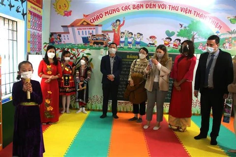 Une bibliothèque offerte par l’ambassade d’Israël aux écoliers à Hà Giang