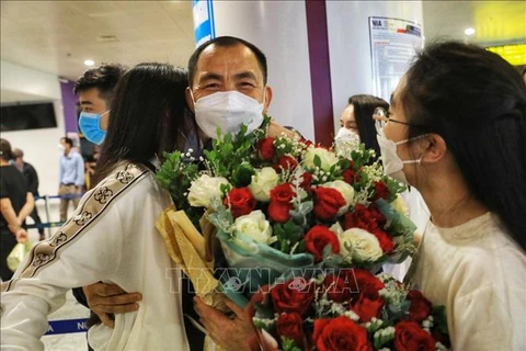 259 autres Vietnamiens d'Ukraine rentrent chez eux par un vol en provenance de Pologne