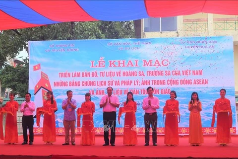 Exposition "Hoang Sa, Truong Sa du Vietnam - Preuves historiques et juridiques" à Cao Bang