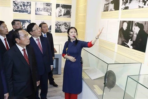 Ouverture d’une exposition sur les relations Vietnam-Laos à Hanoï