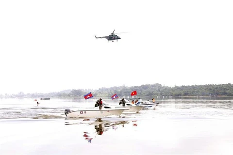 Exercice conjoint de sauvetage entre les armées du Vietnam, du Laos et du Cambodge