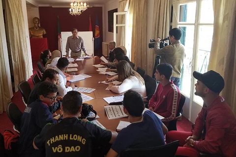 Une classe d’enseignement de la langue vietnamienne en Algérie