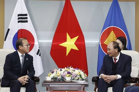 Nguyên Xuân Phuc rencontre des représentants des organisations d’amitié Vietnam-R. de Corée