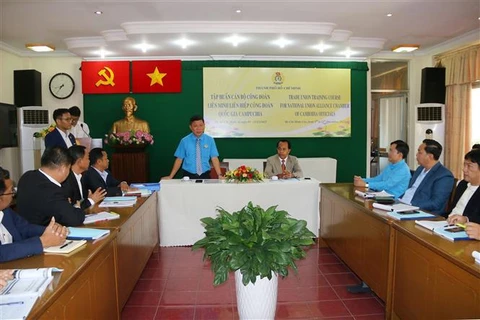 Le Vietnam et le Cambodge partagent des expériences sur les activités syndicales