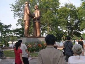 Hanoi: Inauguration de la statue des Oncles Hô et Tôn 