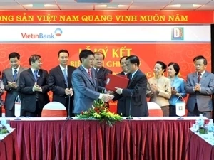 Le gouverneur de la Banque nationale du Laos au Vietnam 