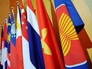 Les pays membres hissent le drapeau de l'ASEAN 