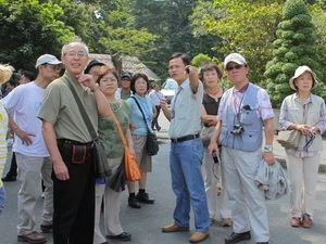 Les touristes étrangers au Palais de la Réufication. (Photo: Phuong Vy/AVI)