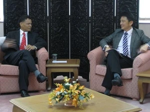 L'ambassadeur vietnamien Nguyen Hong Thao et Ter Leong Yap, vice-président KLSCCCI. (Photo: Xuân Triển/Vietnam+)